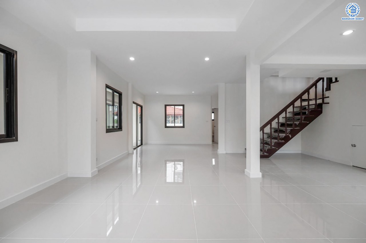 บ้านมือสองตกแต่งใหม่ คุณภาพแบรนด์ LH โครงการ ชลลดา บางบัวทอง เนื้อที่ 83 ตร.ว. ตกแต่งหรูหรา ฟังก์ชันจัดเต็ม 5 ห้องนอน 3 ห้องน้ำ จอดรถได้ 2 คัน พร้อม Facilities ครบ! บนทำเลคุณภาพ เชื่อมต่อได้หลายเส้นทาง ใกล้เซ็นทรัลเวสต์เกต และรถไฟฟ้า "สถานีบางพลู"